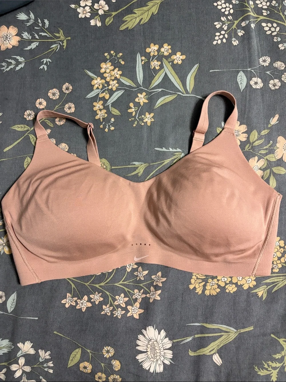 Nike Alate Minimalist Soft Wireless Adjustable Bra in Nude Size XL (C-E cup)